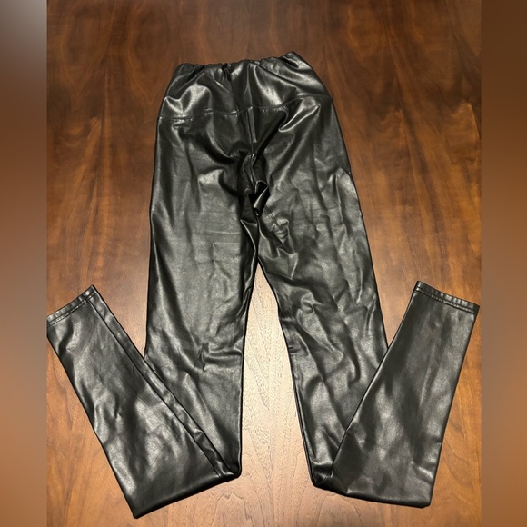 Wilted free vegan leather legging - Picture 2 of 4